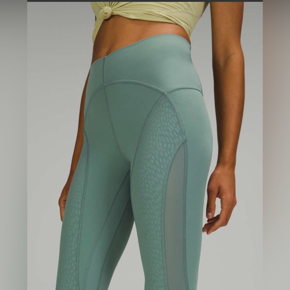 NWT Lululemon Nulu and Mesh Mid-Rise Yoga Crop 23" in Tidewater Teal Size 6 - Picture 4 of 5